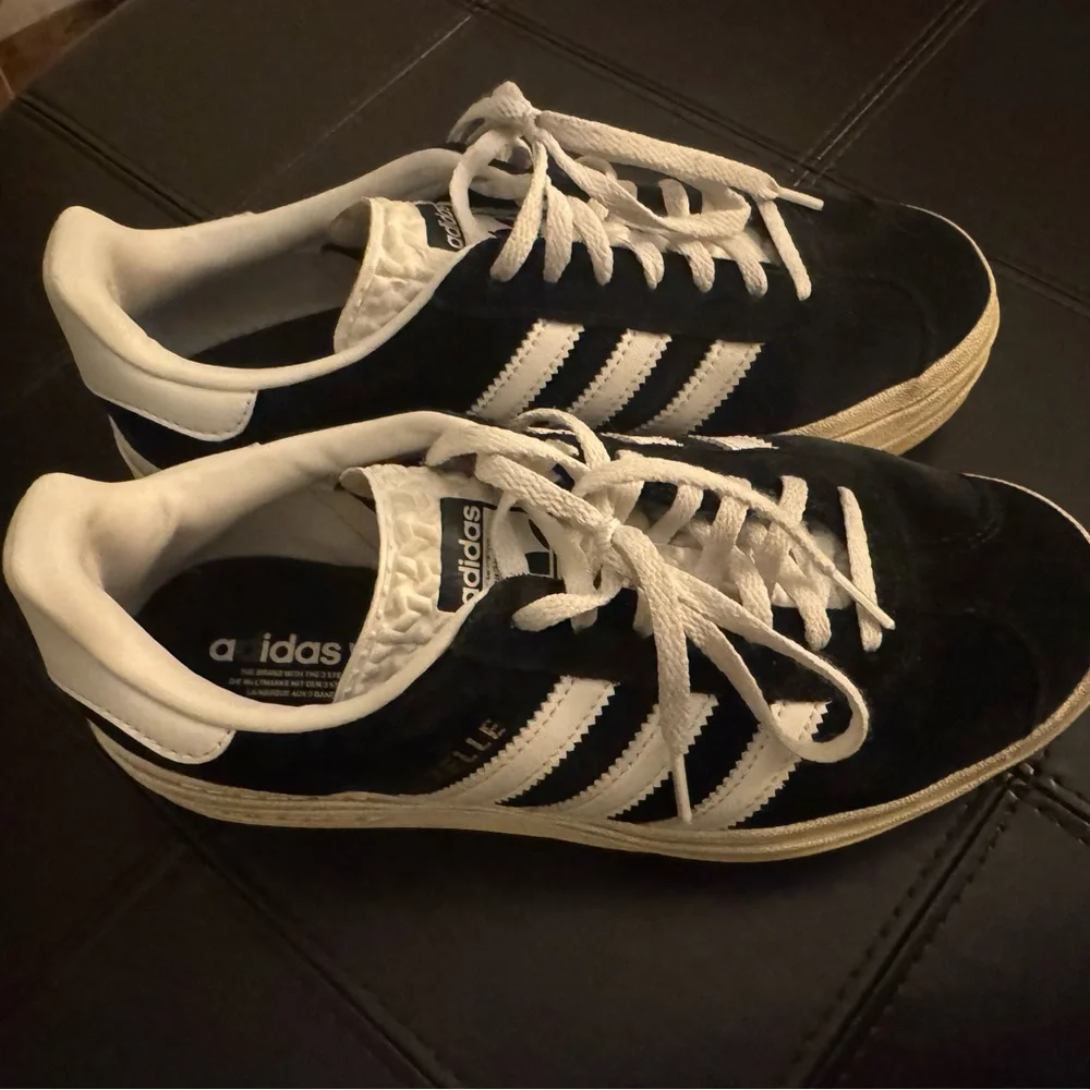 Adidas women’s platform gazelles - Picture 3 of 5